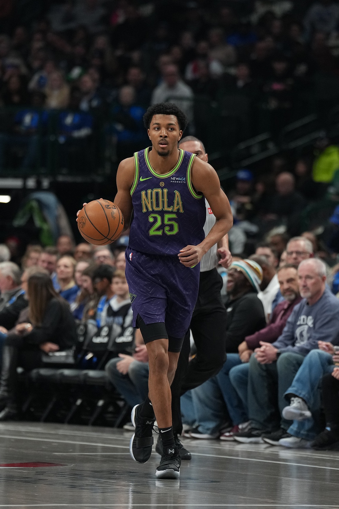 开球体育app-合同4年1.12亿~名记：勇士对鹈鹕前锋墨菲有强烈兴趣 马刺也有意