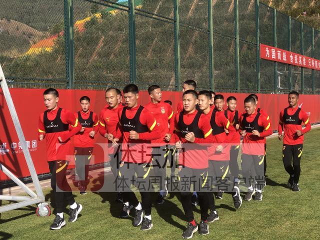 篮球赛事-“新”国少先扎紧篱笆 17名新人进队接受考察